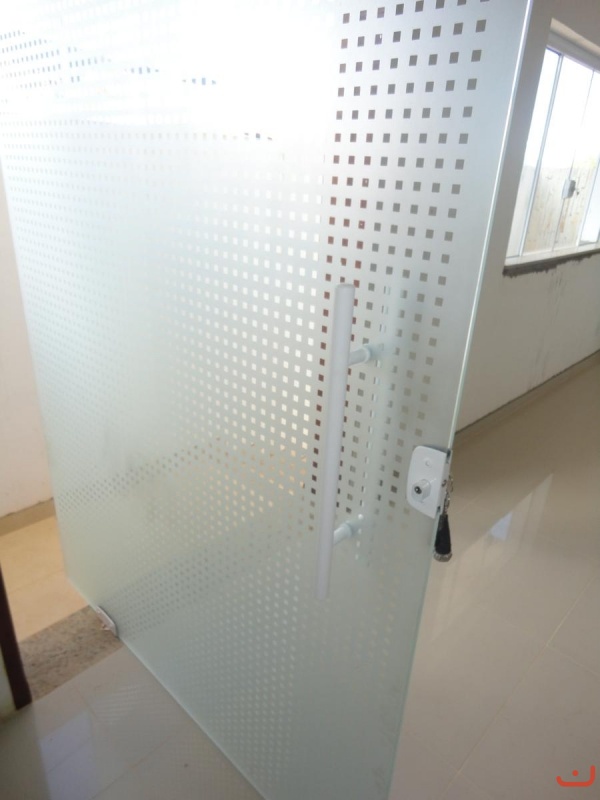 Porta Pivotante Jateada