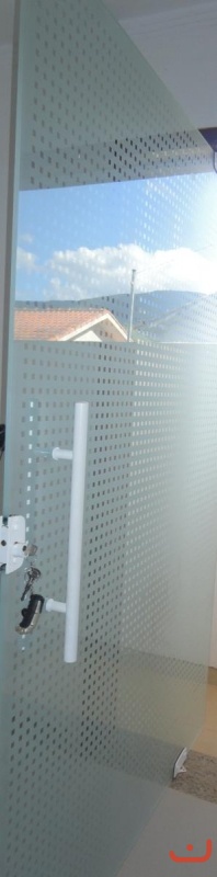 Porta Pivotante Jateada